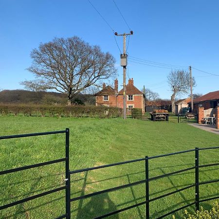 Plumptons Farm Holiday Lodges Colchester Exterior photo