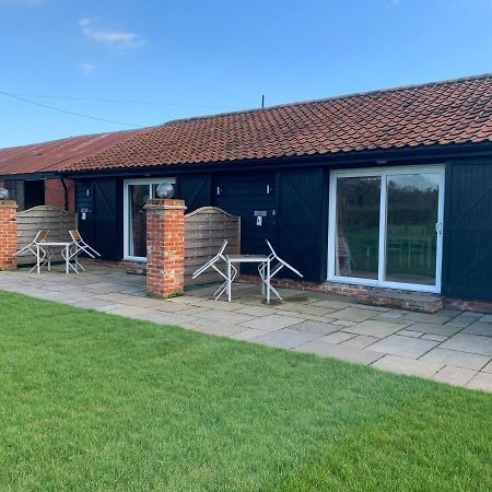 Plumptons Farm Holiday Lodges Colchester Exterior photo
