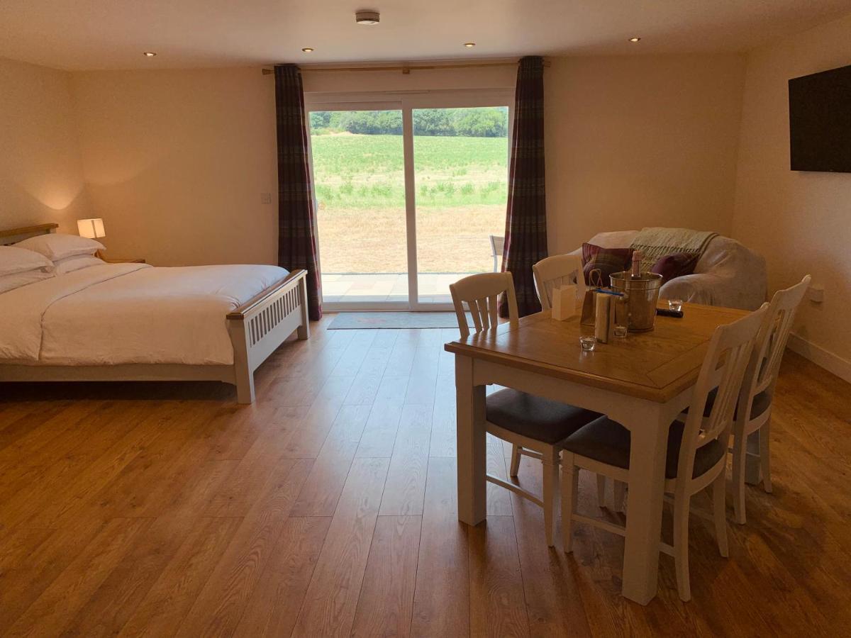 Plumptons Farm Holiday Lodges Colchester Exterior photo