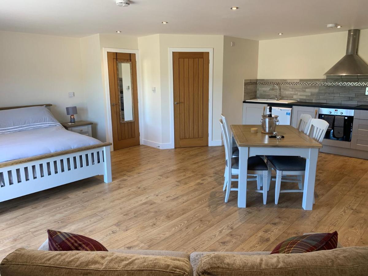 Plumptons Farm Holiday Lodges Colchester Exterior photo