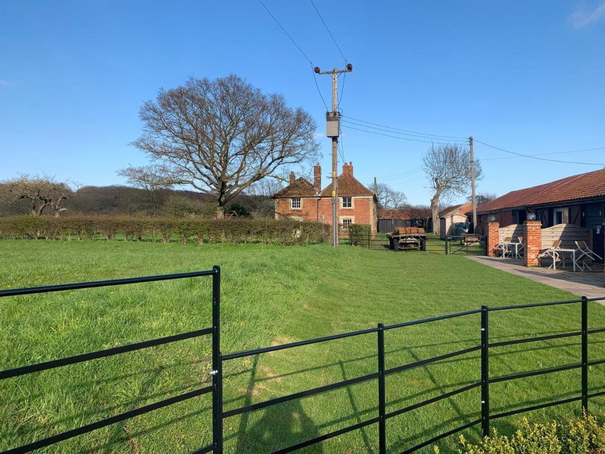 Plumptons Farm Holiday Lodges Colchester Exterior photo