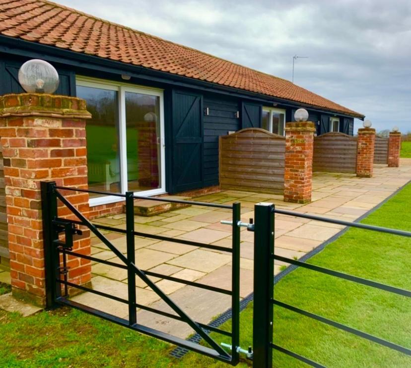 Plumptons Farm Holiday Lodges Colchester Exterior photo