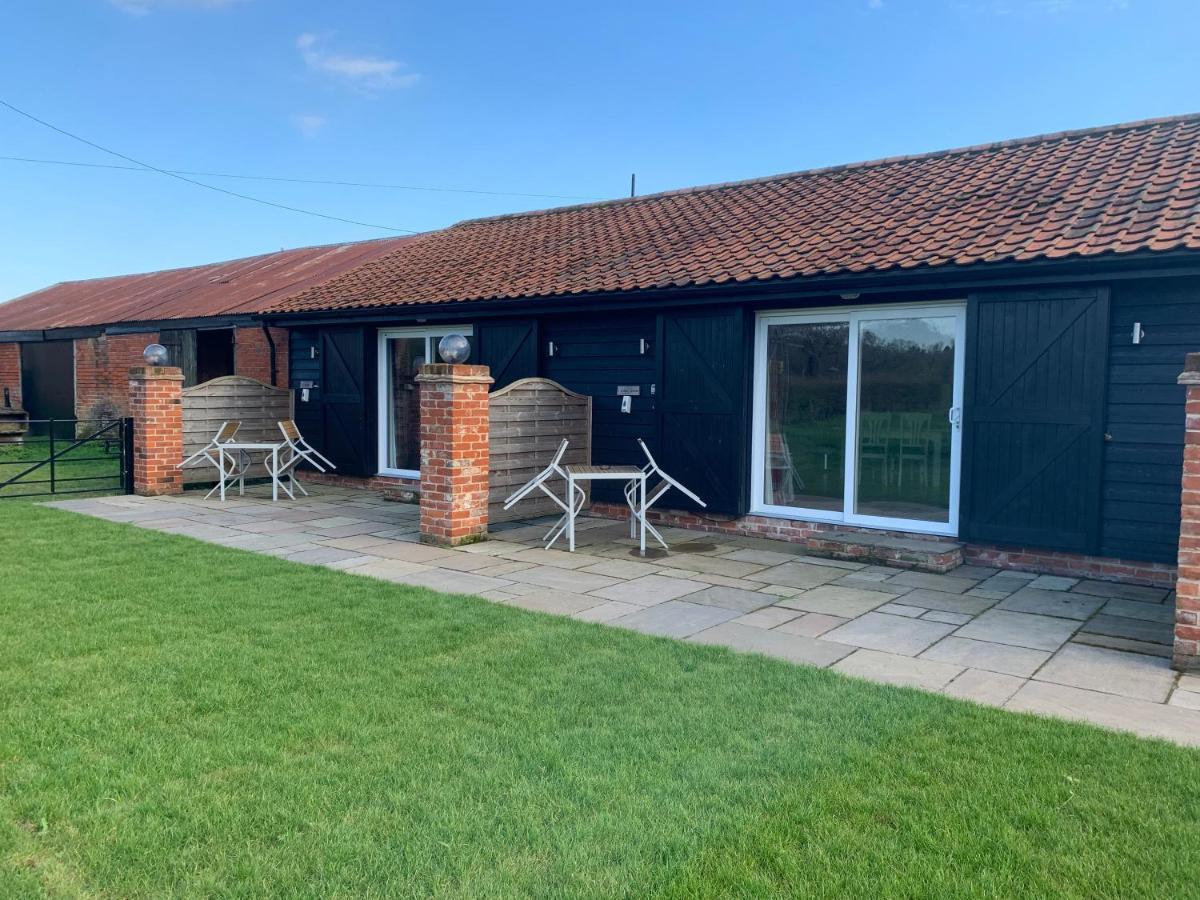 Plumptons Farm Holiday Lodges Colchester Exterior photo